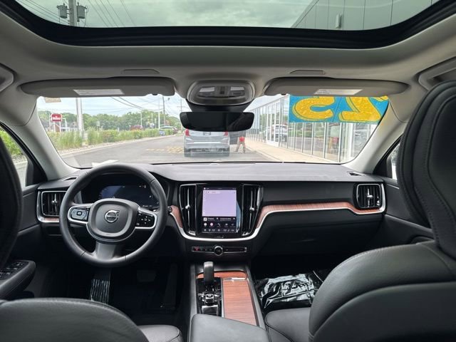 Certified 2025 Volvo V60 B5 Cross Country Plus AWD/4WD image 17