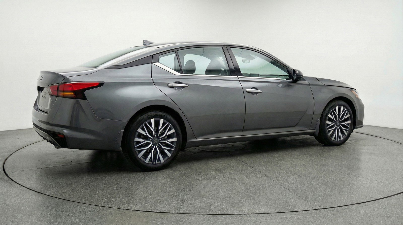 Used 2025 Nissan Altima 2.5 SV FWD image 9