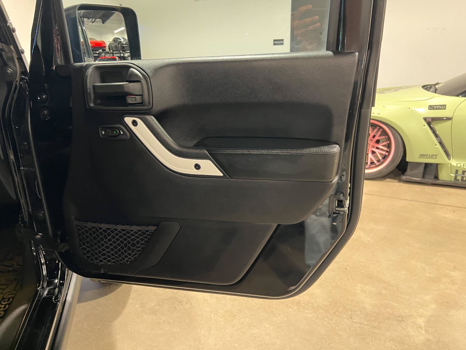 Used 2015 Jeep Wrangler Unlimited Sahara AWD/4WD image 33