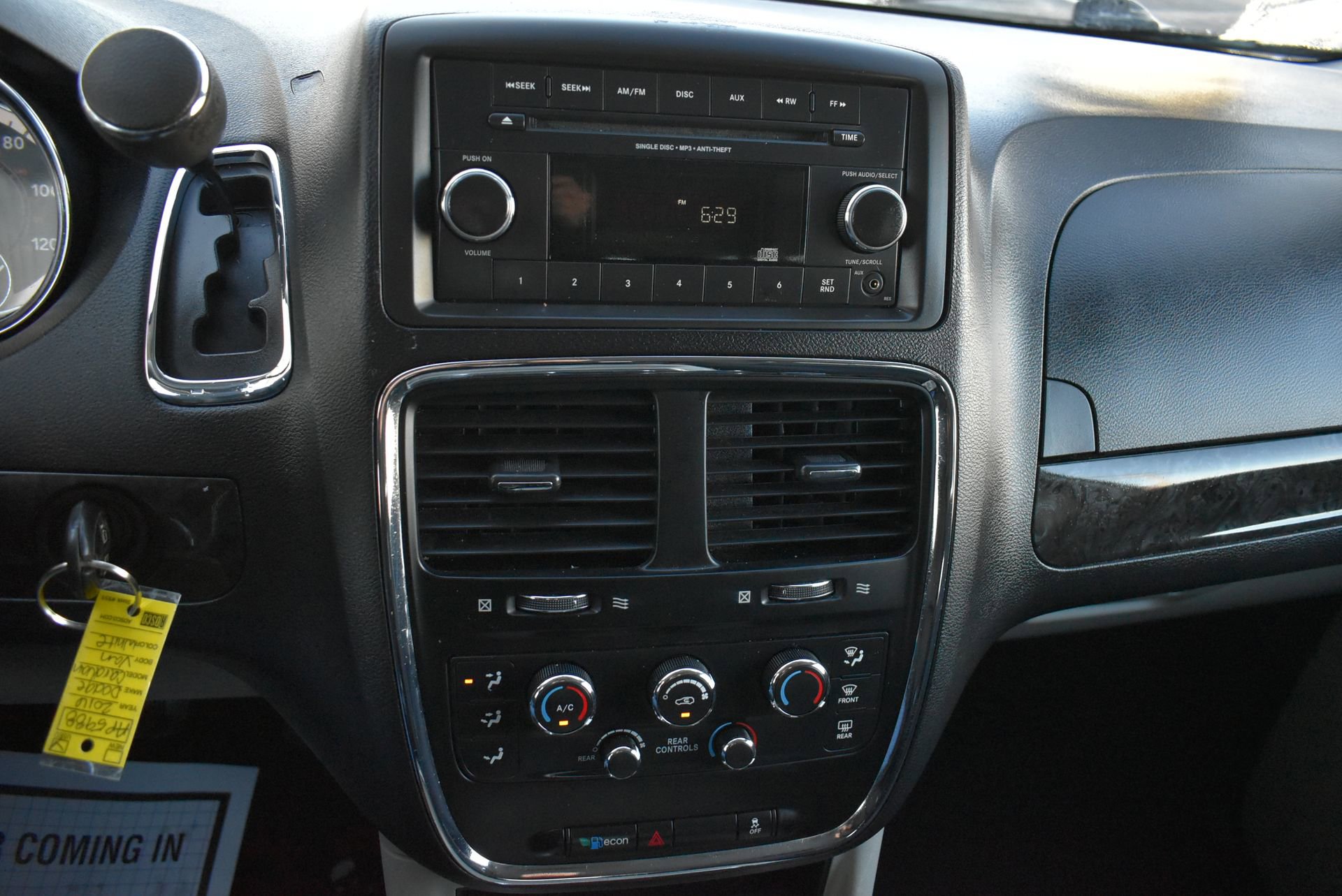 Used 2016 Dodge Grand Caravan SXT image 26