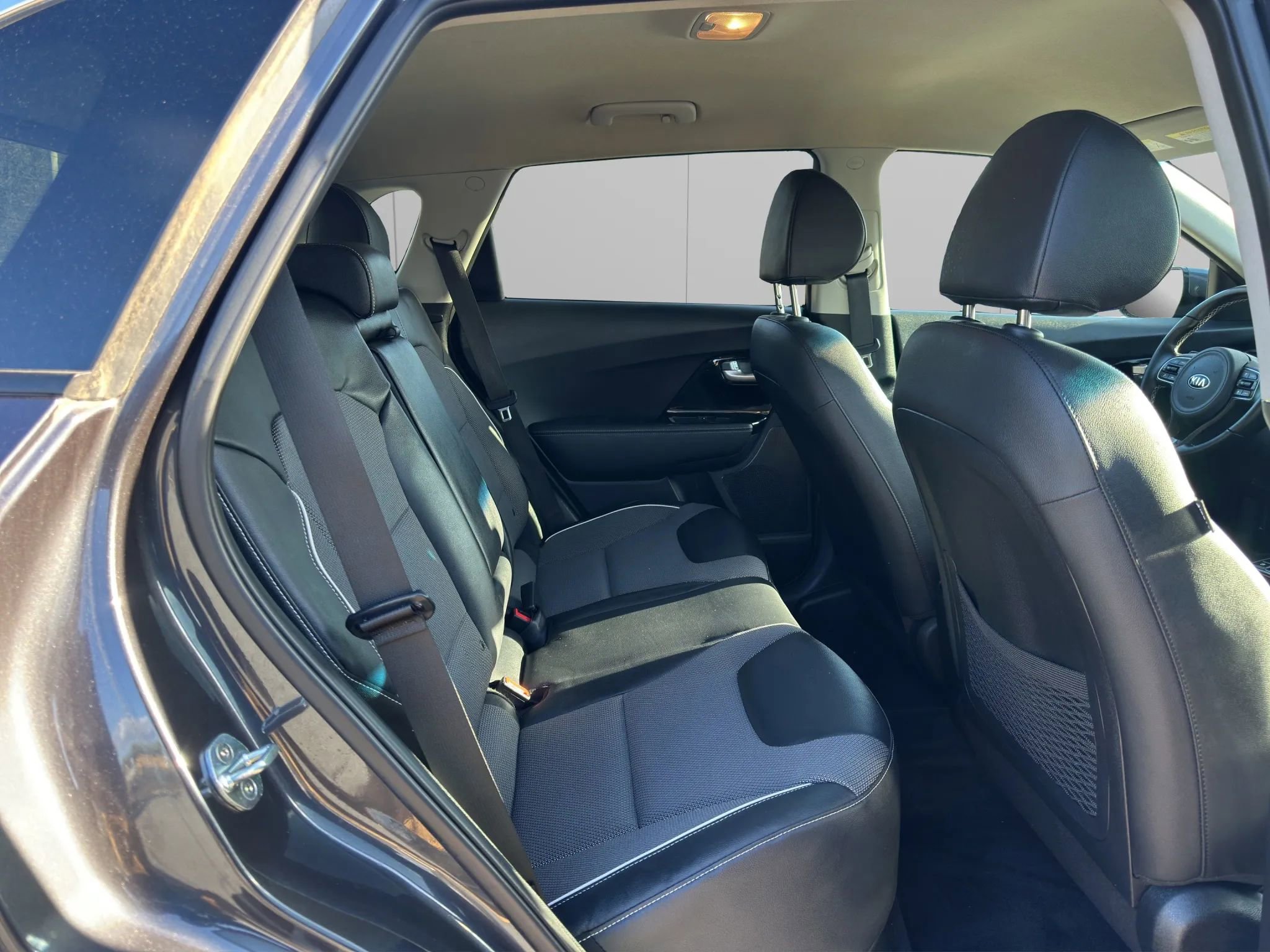 Used 2019 Kia Niro EX w/ Cold Weather Package 2.0 FWD image 14