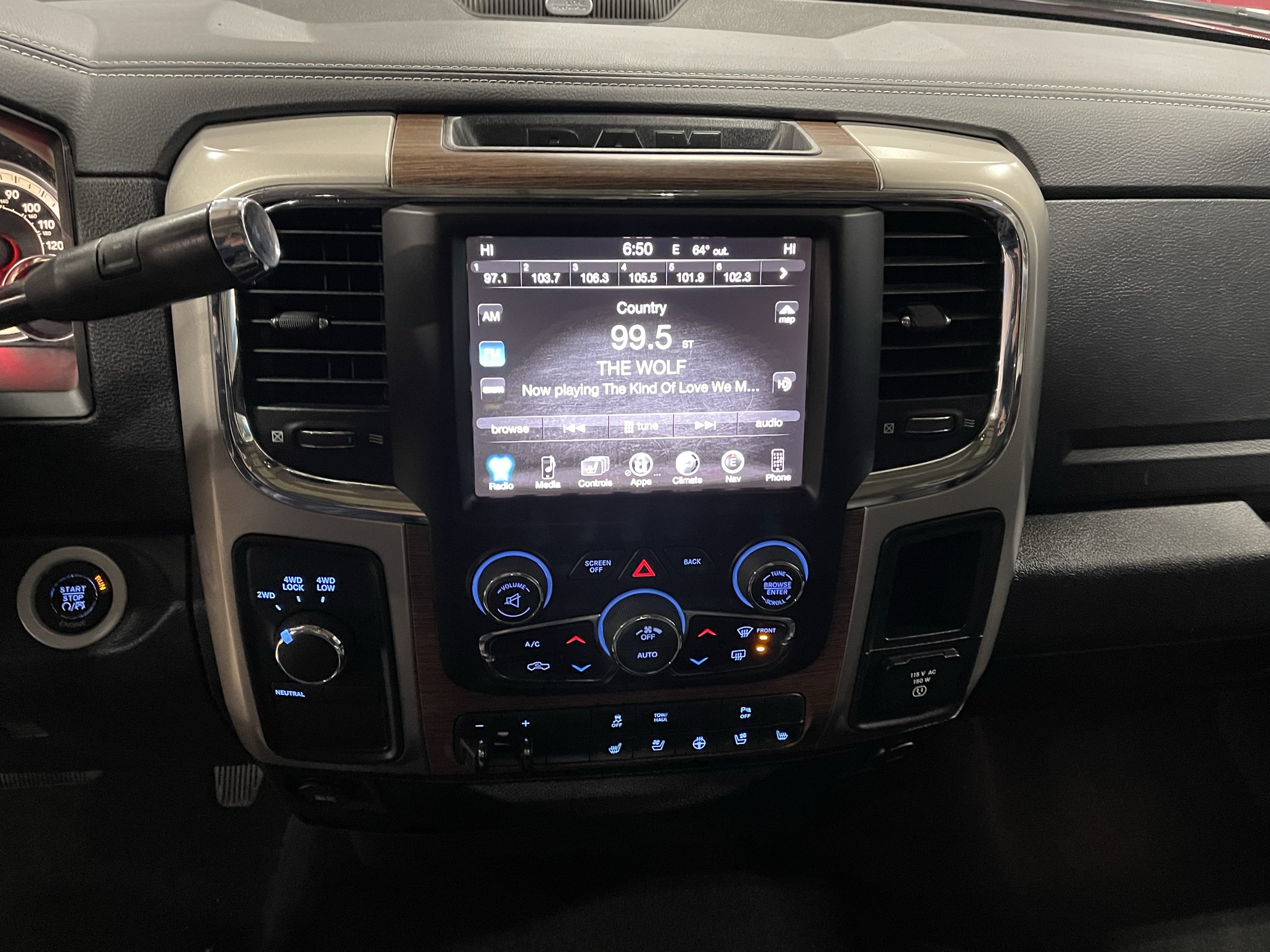 Used 2014 RAM 2500 Laramie AWD/4WD image 25