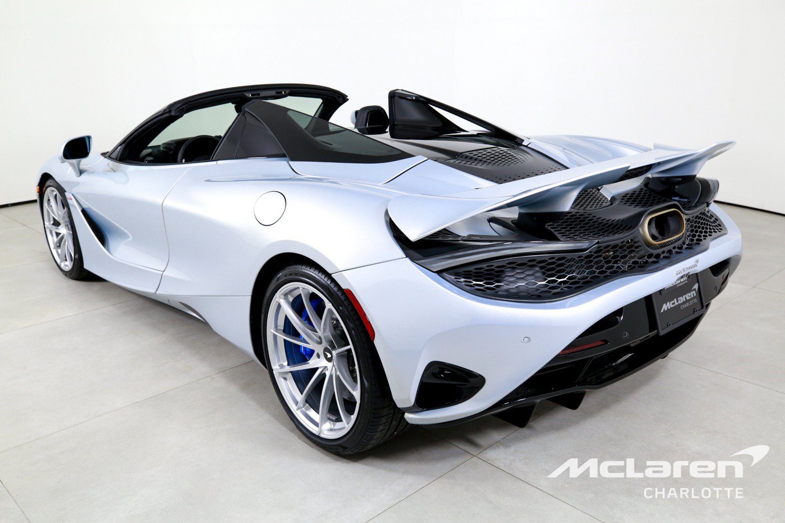 Used 2026 McLaren 750S Spider RWD image 8