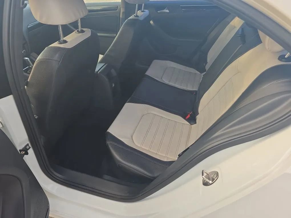 Used 2015 Volkswagen Jetta Sport FWD image 6