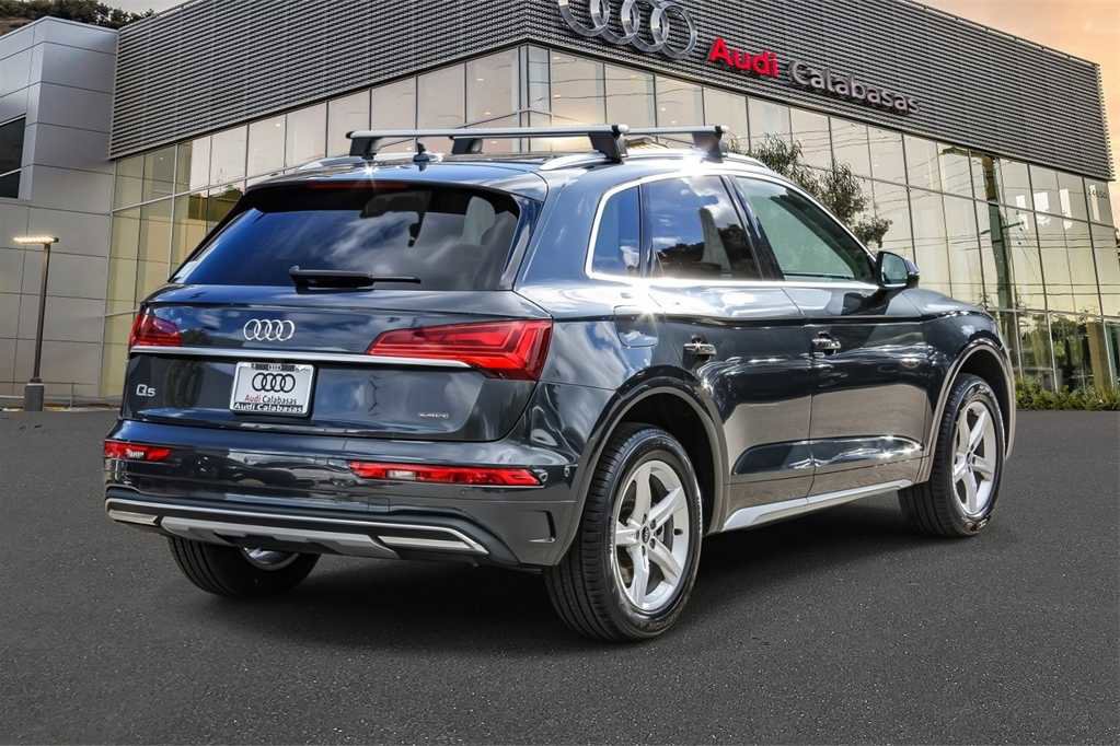 Used 2023 Audi Q5 2.0T Premium w/ Convenience Package image 4