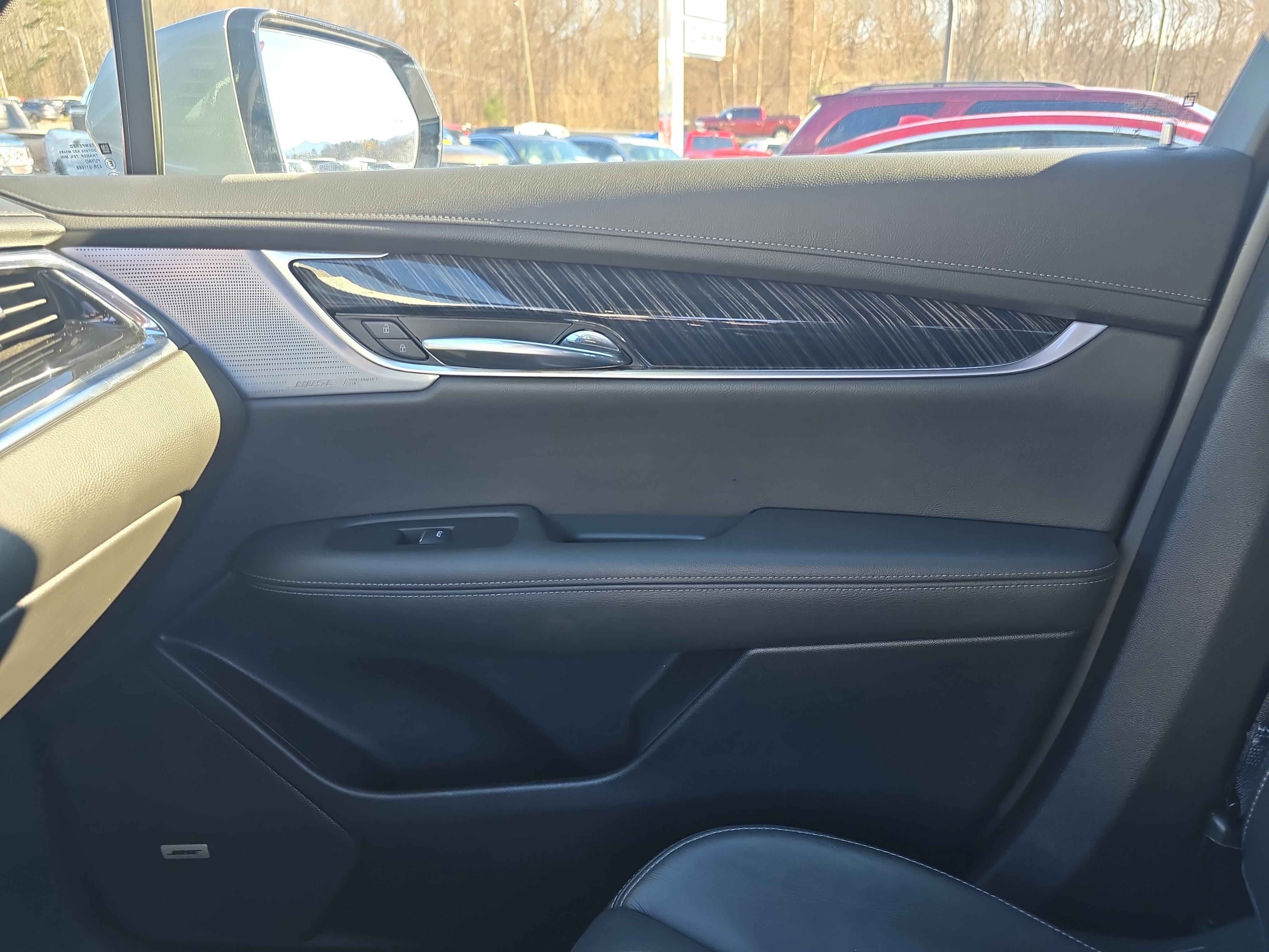 Used 2025 Cadillac XT6 Premium Luxury image 24