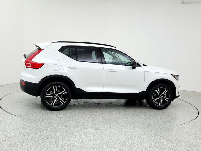 New 2026 Volvo XC40 B5 Core w/ Climate Package image 4