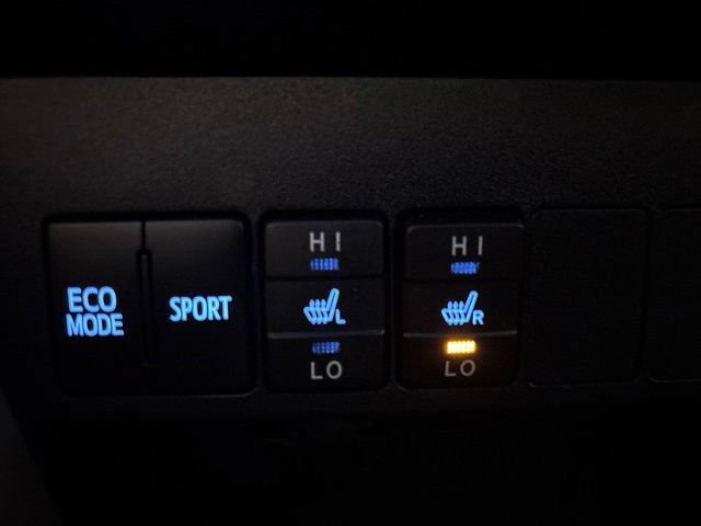 Used 2018 Toyota RAV4 Limited w/ Advanced Technology Package AWD/4WD image 17