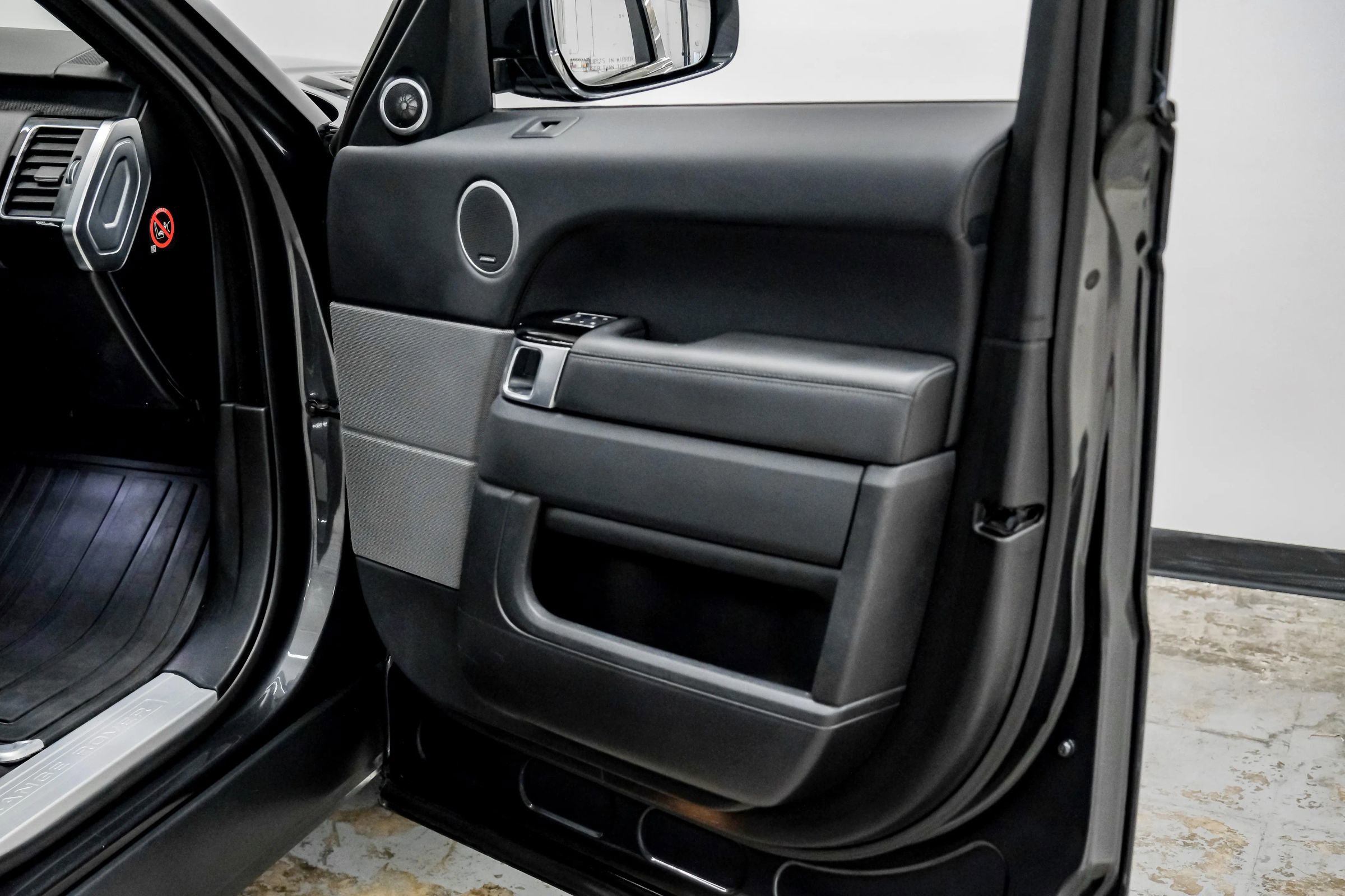 Used 2017 Land Rover Range Rover Sport HSE image 40