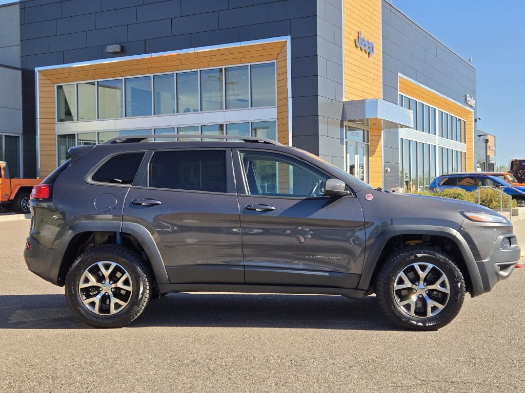 Used 2016 Jeep Cherokee Trailhawk AWD/4WD image 4