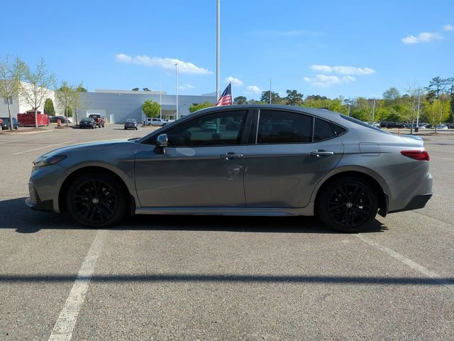 Used 2025 Toyota Camry SE image 7