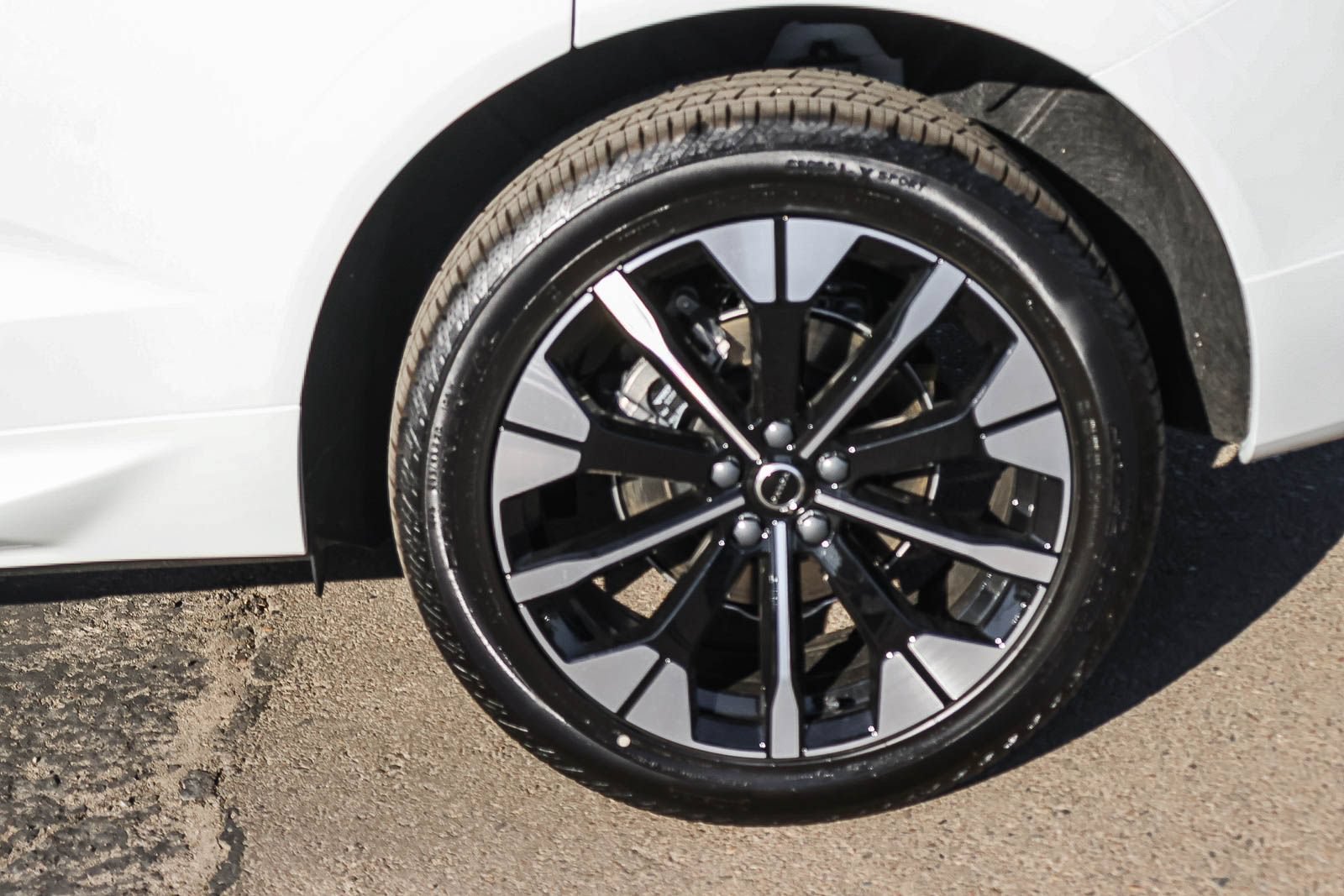 New 2026 Volvo XC60 B5 Plus w/ Climate Package AWD/4WD image 10