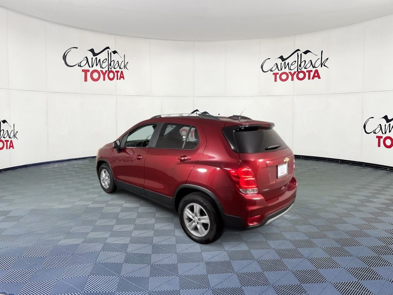 Used 2021 Chevrolet Trax LT w/ LT Convenience Package FWD image 8