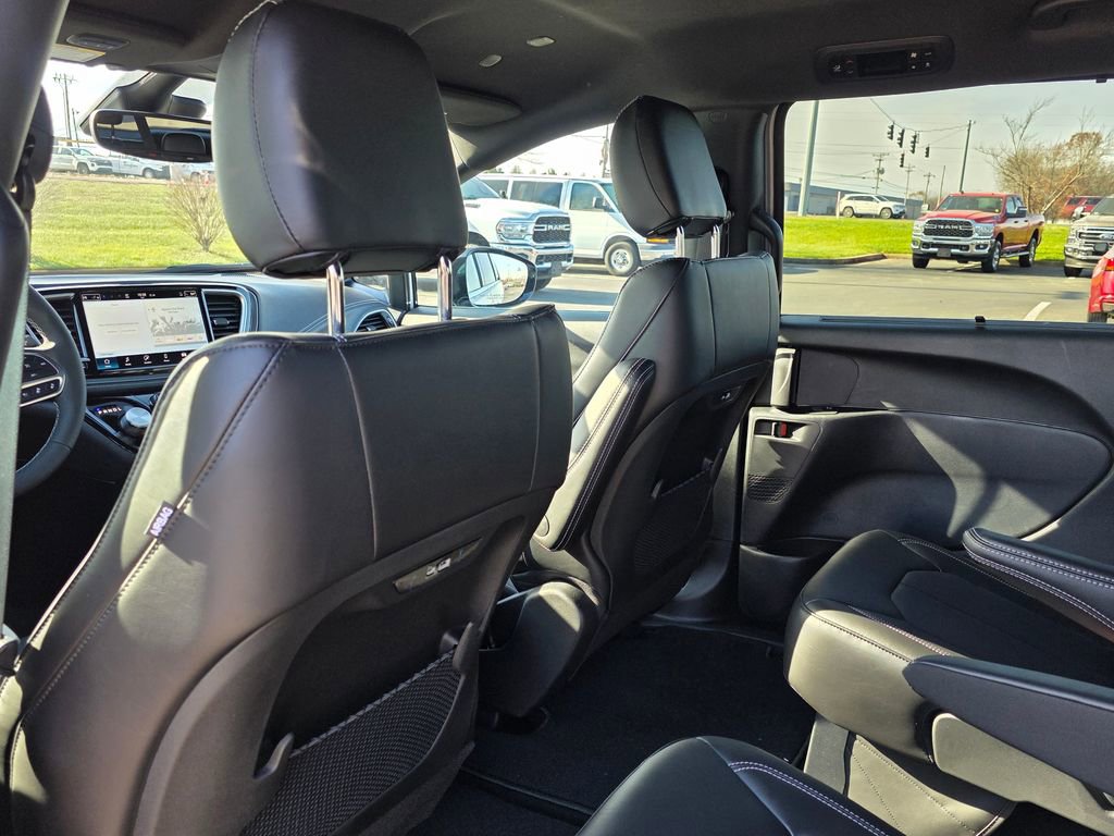 New 2026 Chrysler Pacifica Select image 27