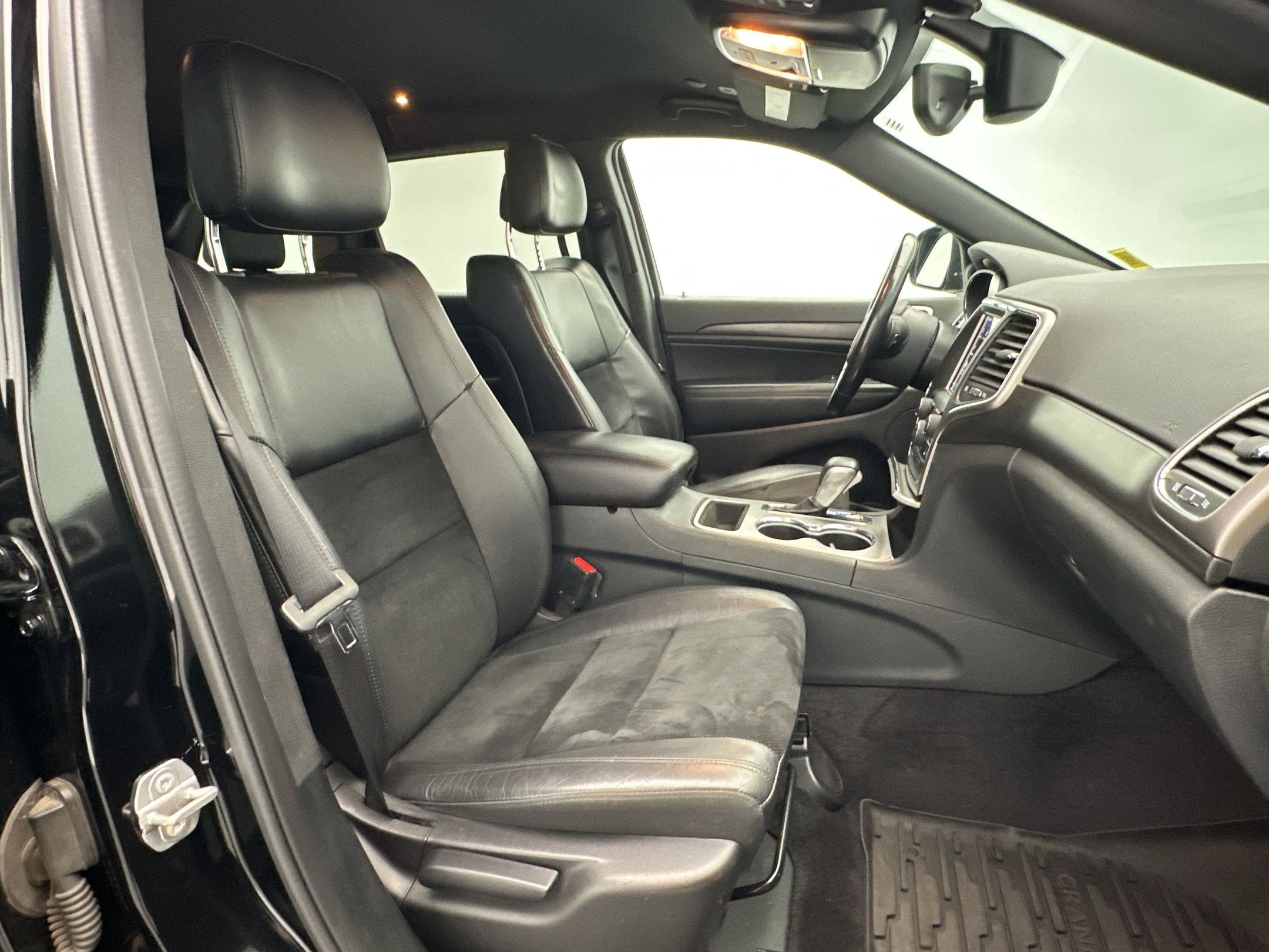 Used 2018 Jeep Grand Cherokee Altitude image 29
