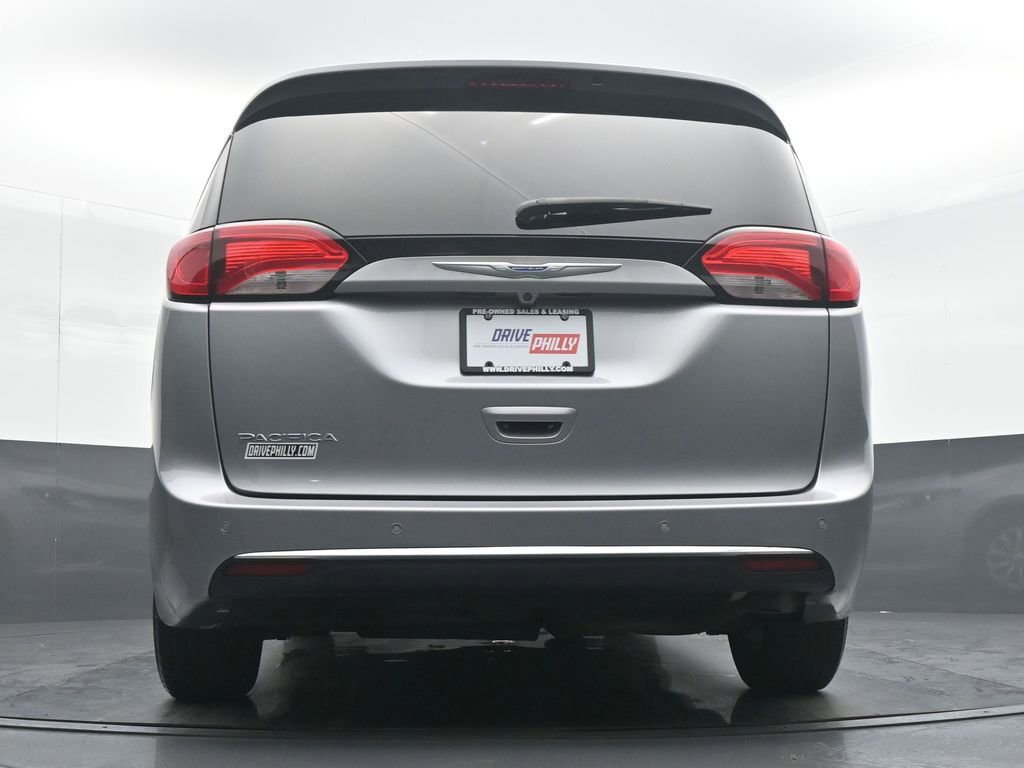 Used 2019 Chrysler Pacifica Touring-L image 30