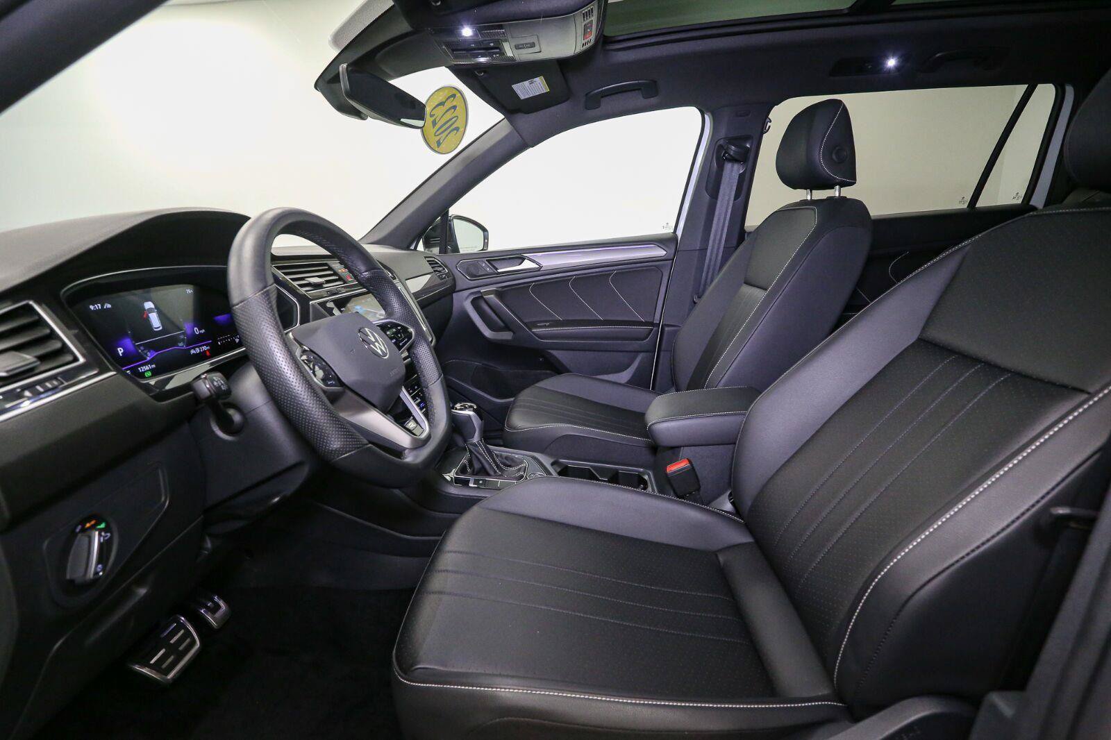 Certified 2023 Volkswagen Tiguan SE R-Line AWD/4WD image 44