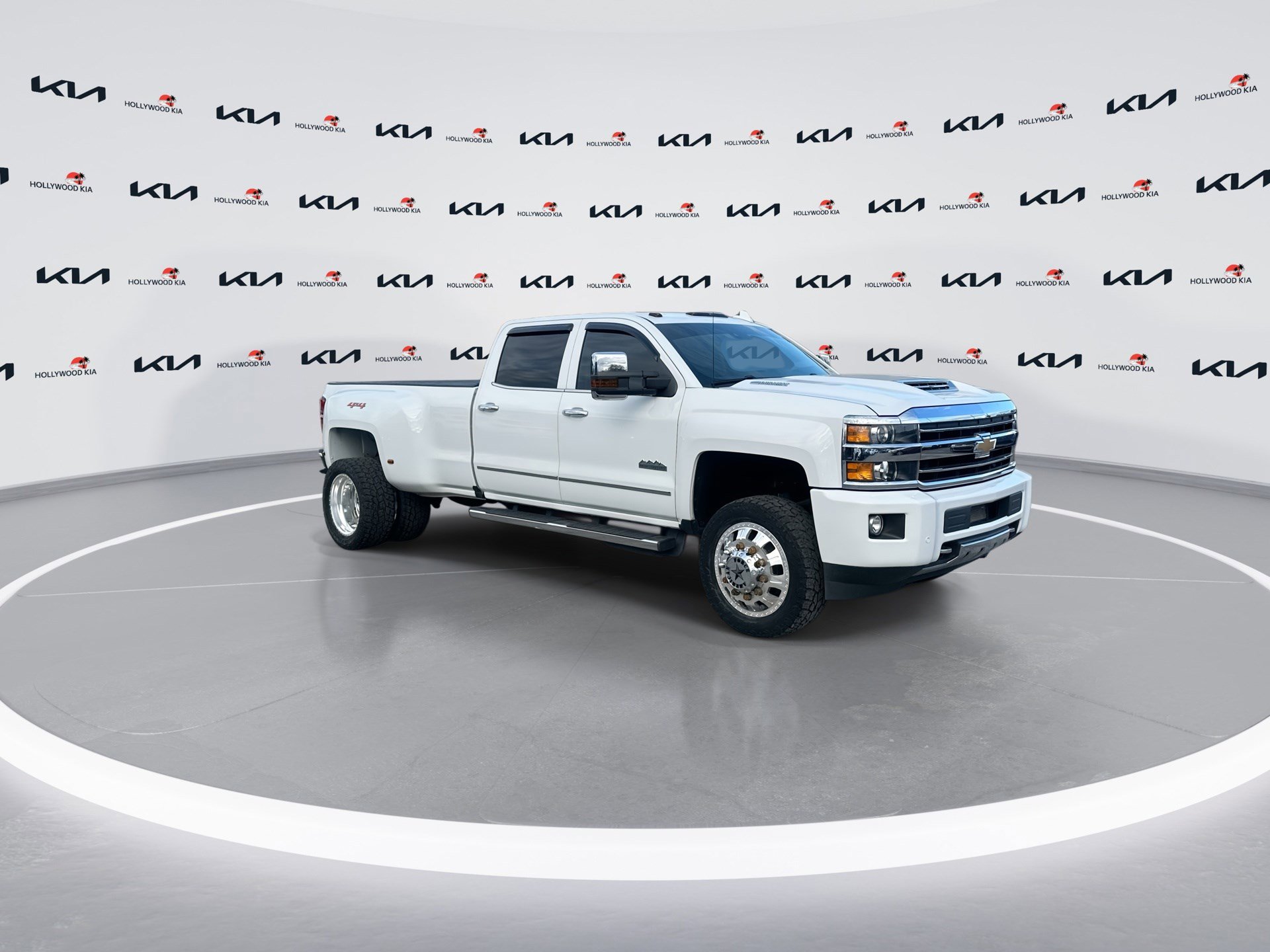 Used 2019 Chevrolet Silverado 3500 High Country w/ Duramax Plus Package image 2