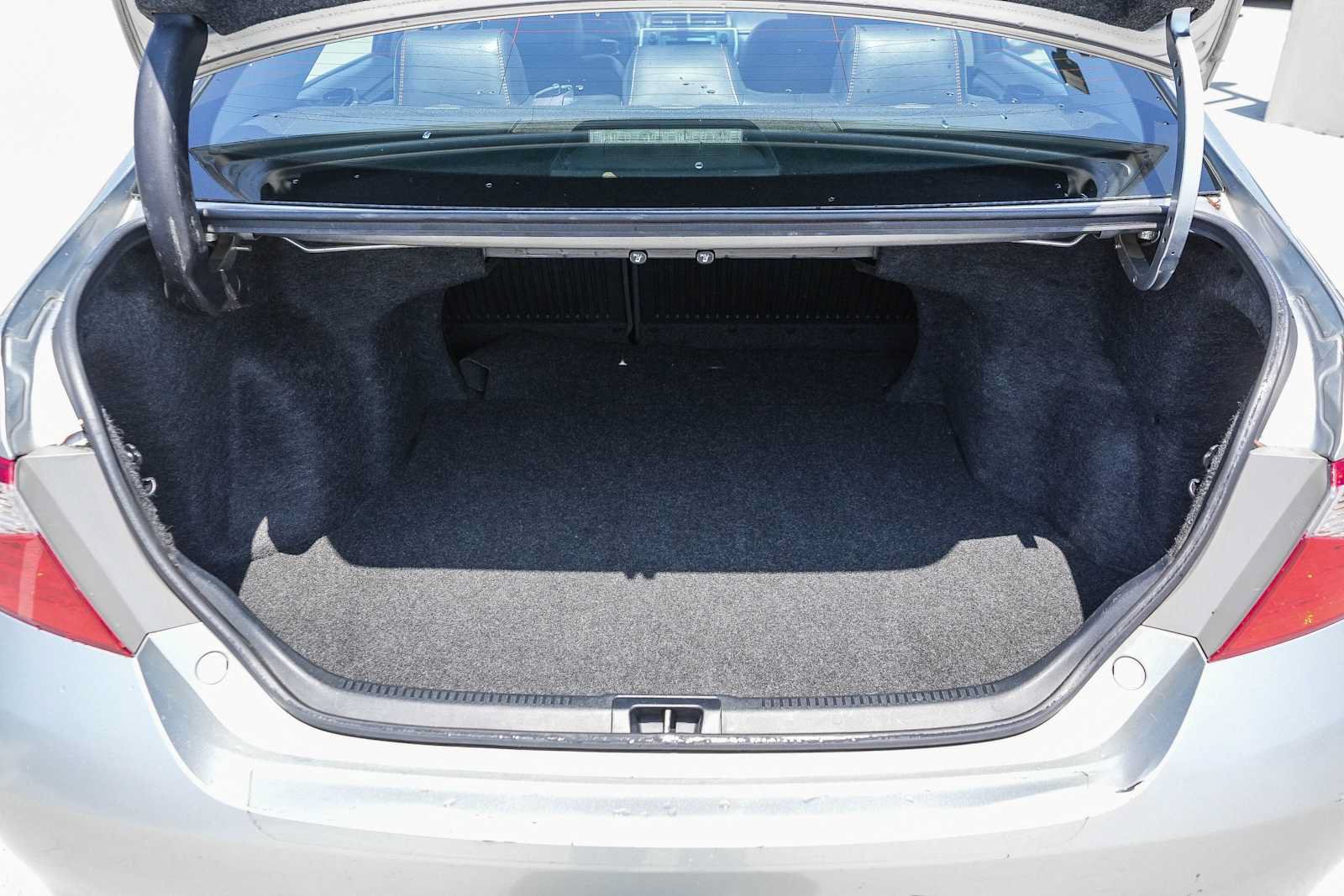 Used 2015 Toyota Camry SE FWD image 23