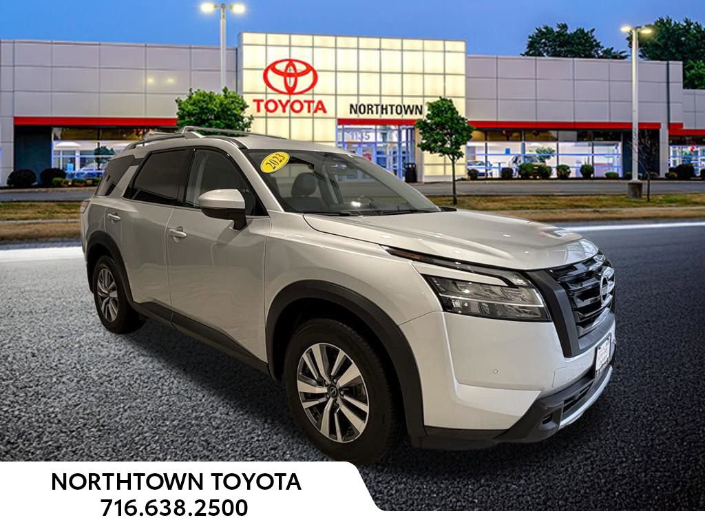 Used 2023 Nissan Pathfinder SL w/ Black Appearance Package image 40