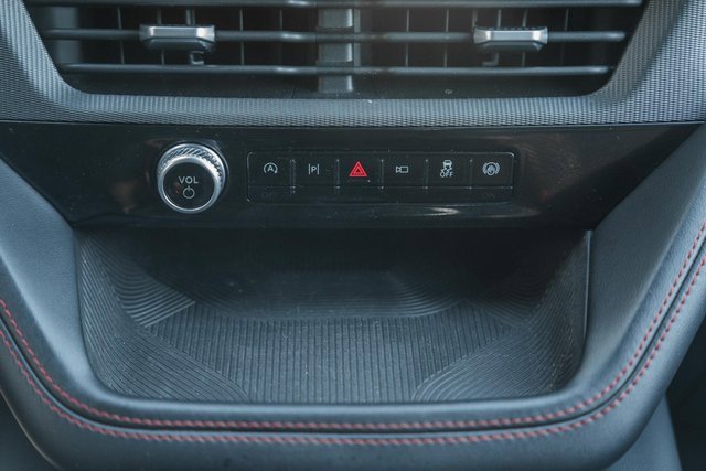 Used 2025 Ford Explorer ST-Line w/ ST-Line Street Pack image 25