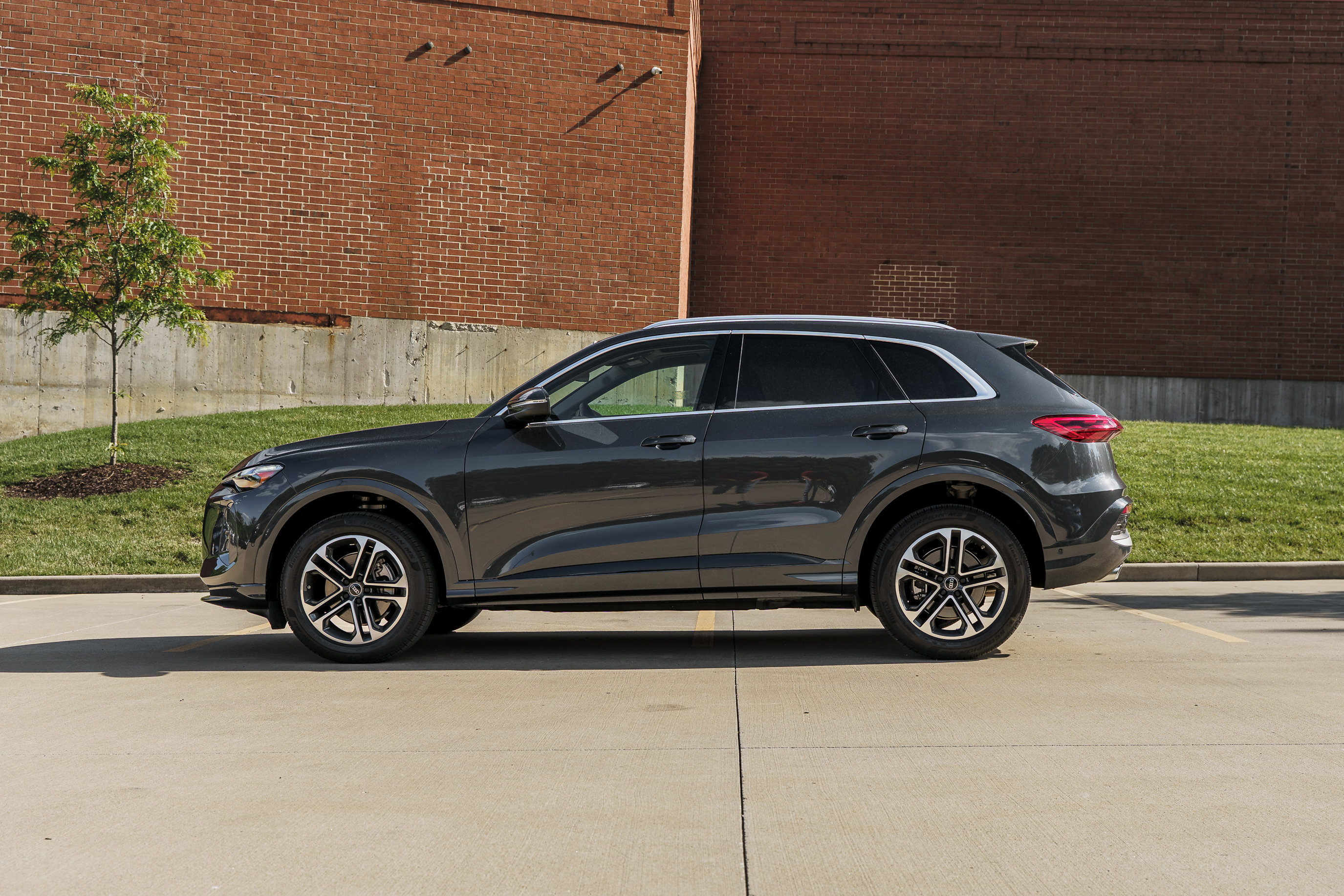 Used 2025 Audi Q5 Premium Plus w/ Premium Plus AWD/4WD image 6