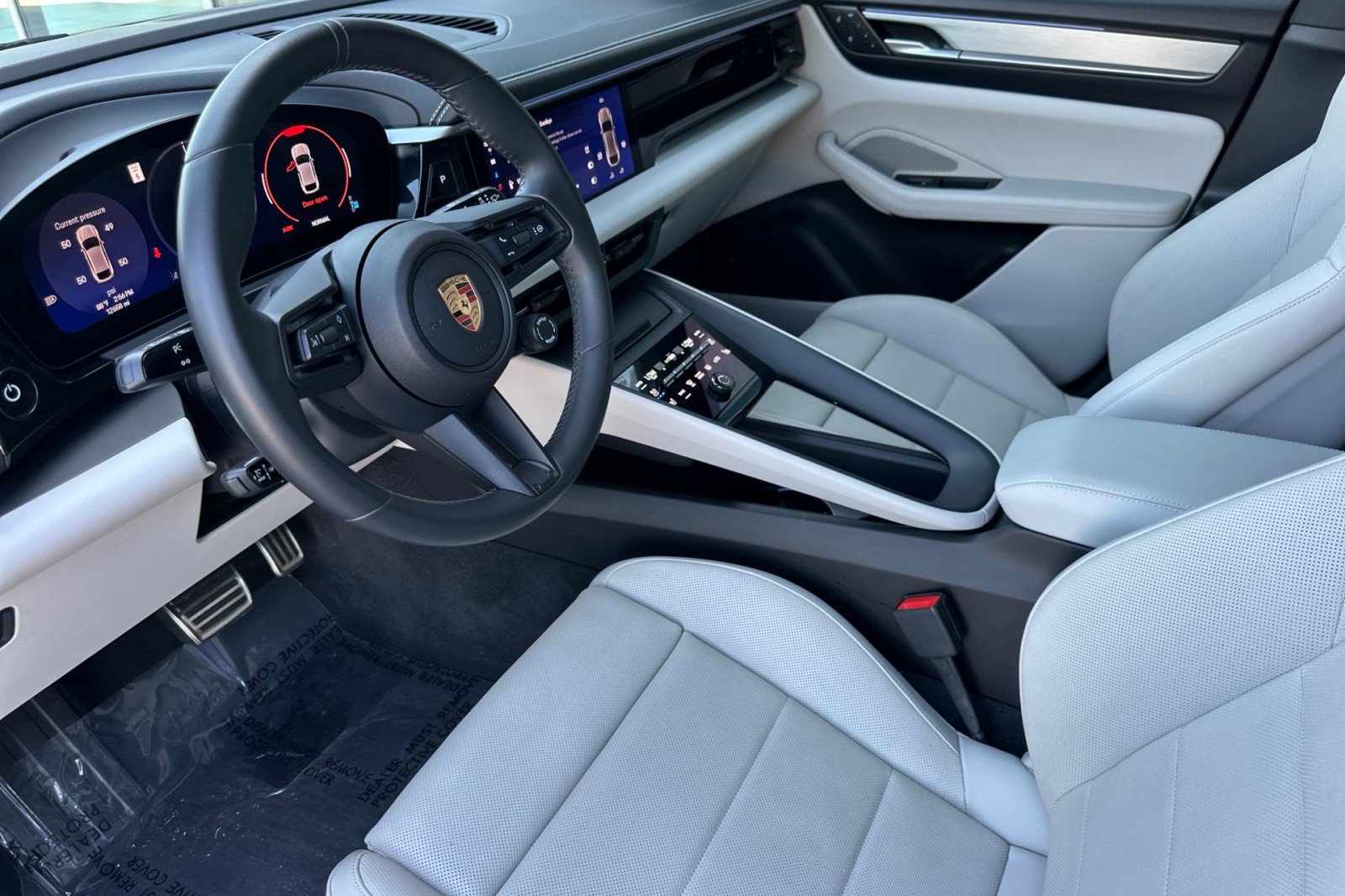Certified 2024 Porsche Macan 4 Electric AWD/4WD image 4