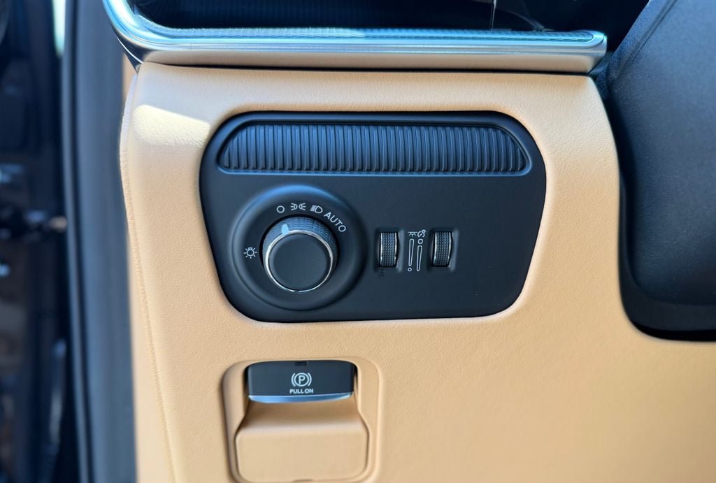 New 2026 Jeep Grand Wagoneer Summit AWD/4WD image 22