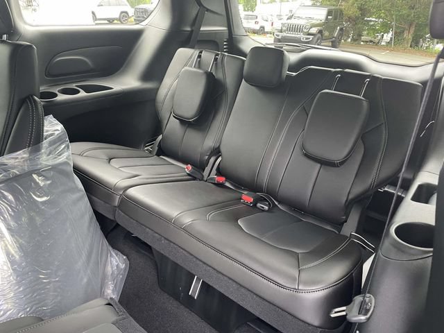 New 2027 Chrysler Pacifica Select FWD image 12
