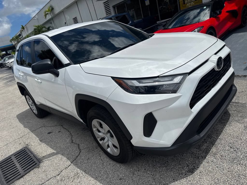 Used 2025 Toyota RAV4 LE AWD/4WD image 3