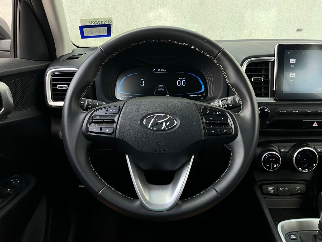 Used 2025 Hyundai Venue SEL image 33