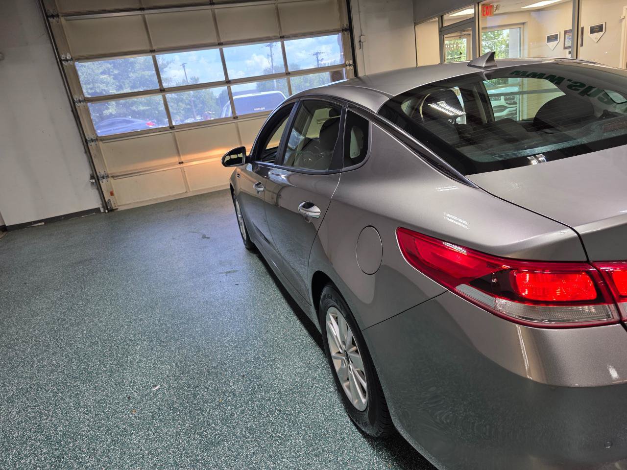 Used 2018 Kia Optima LX FWD image 10