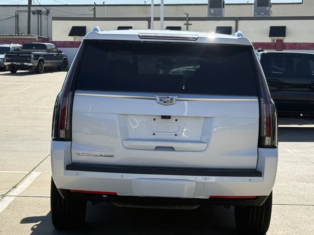 Used 2018 Cadillac Escalade Luxury AWD/4WD image 5
