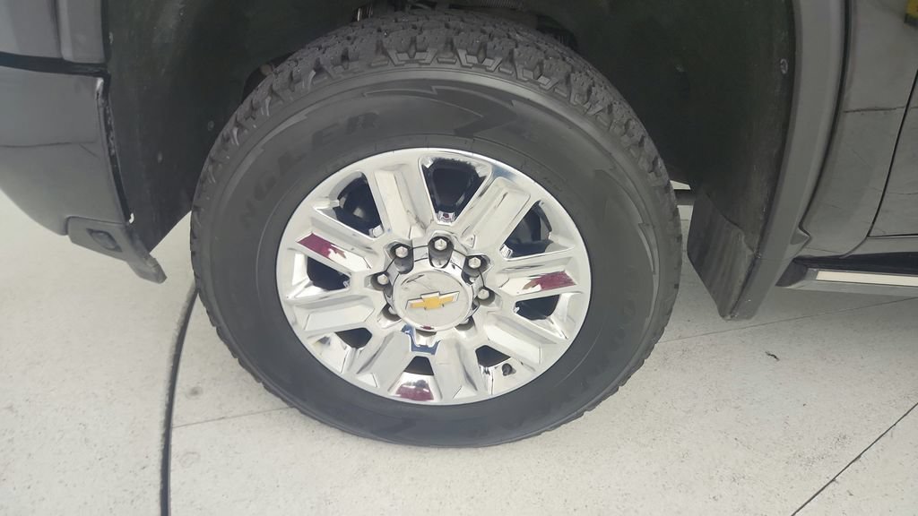 Used 2024 Chevrolet Silverado 2500 High Country w/ Technology Package AWD/4WD image 31