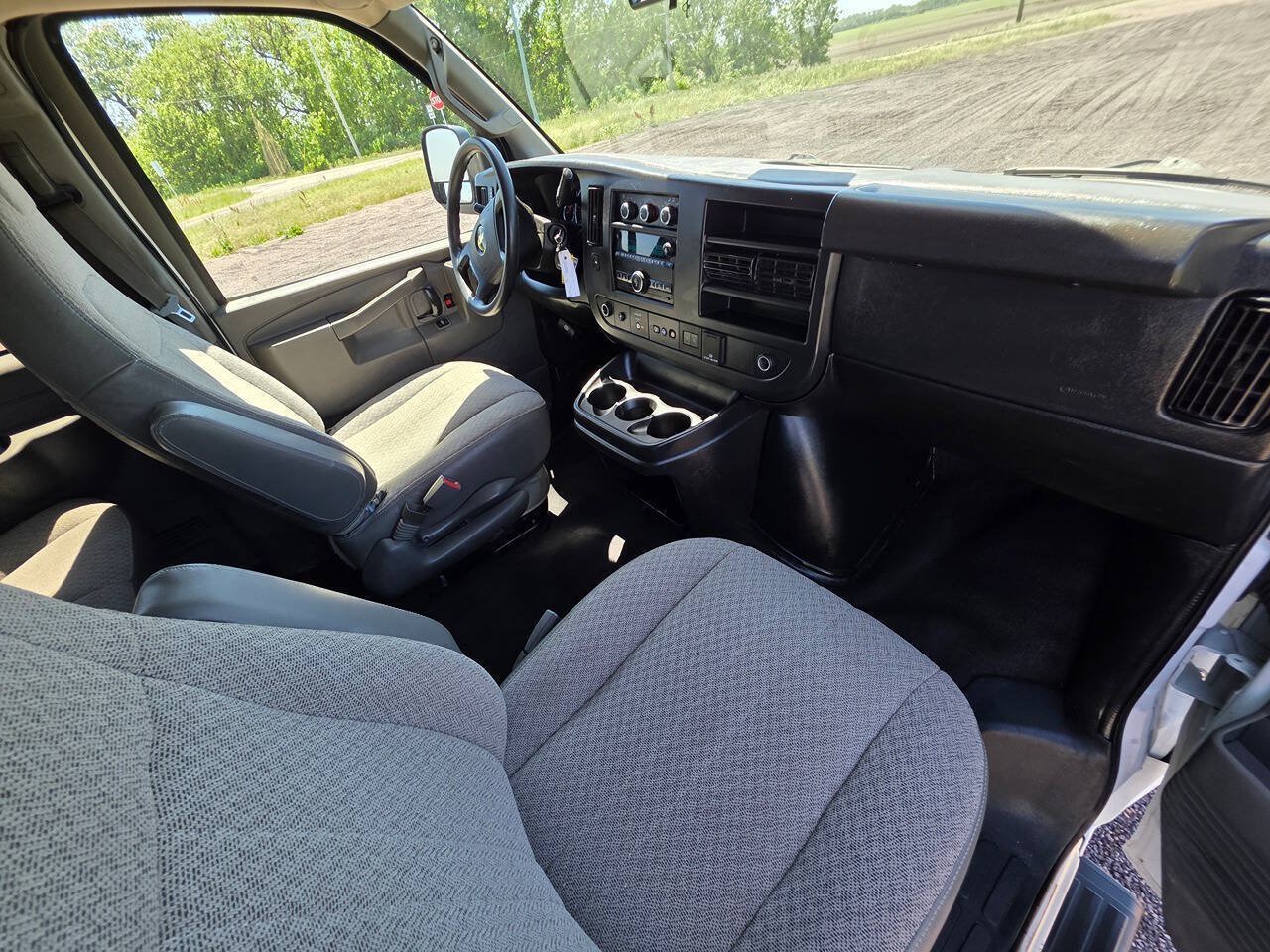 Used 2020 Chevrolet Express 3500 LT w/ LT Preferred Equipment Group RWD image 14