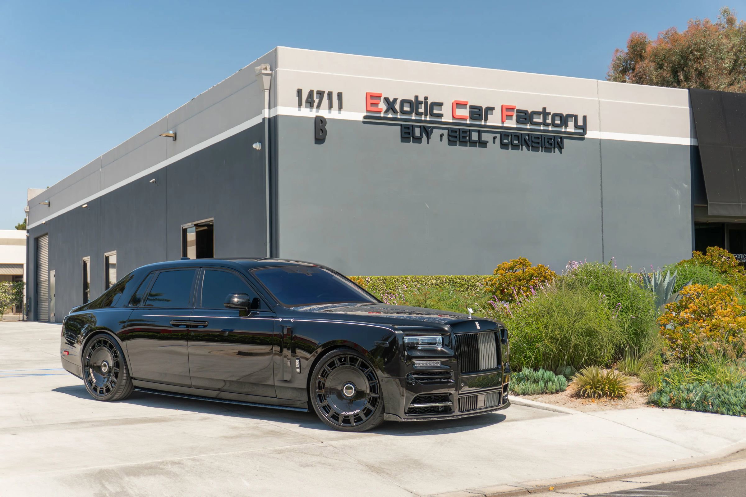 Used 2024 Rolls-Royce Phantom Sedan w/ The Phantom Package RWD image 1