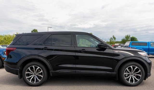 Used 2022 Ford Explorer ST-Line w/ Class IV Trailer Tow Package AWD/4WD image 5