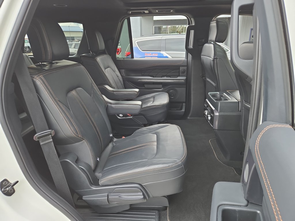 Used 2024 Ford Expedition Platinum AWD/4WD image 17