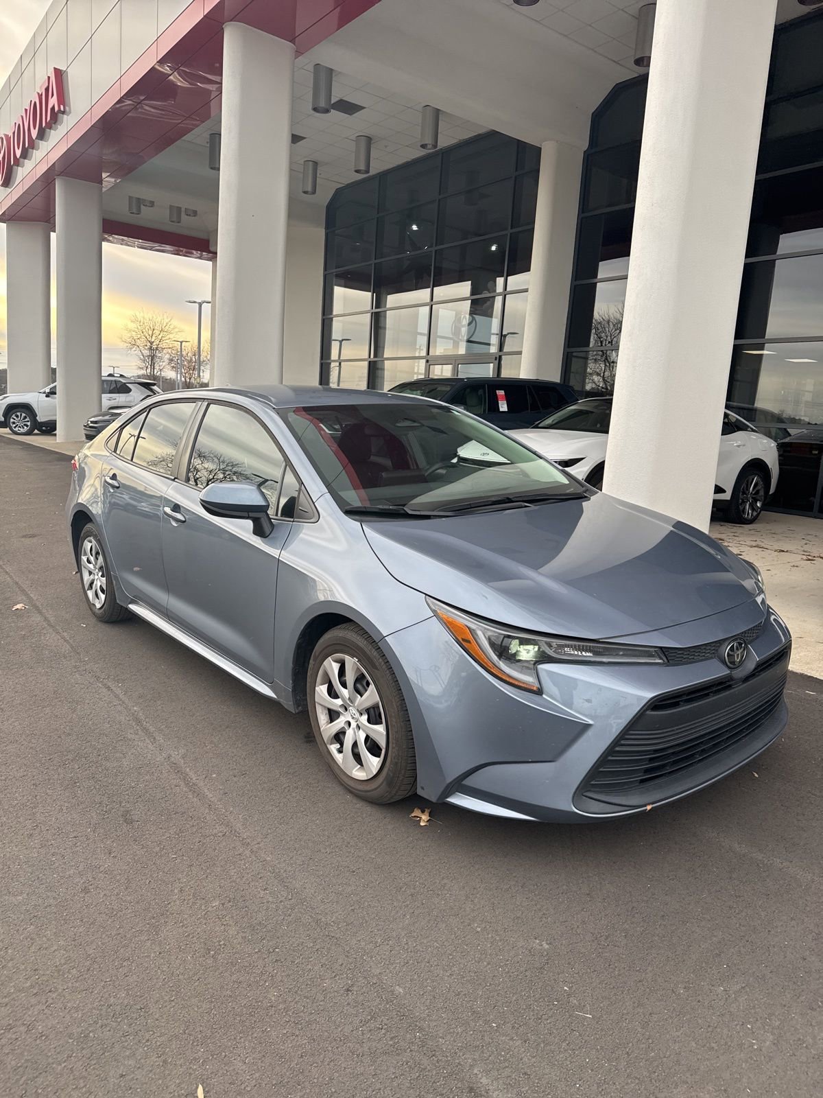 Used 2023 Toyota Corolla LE image 3