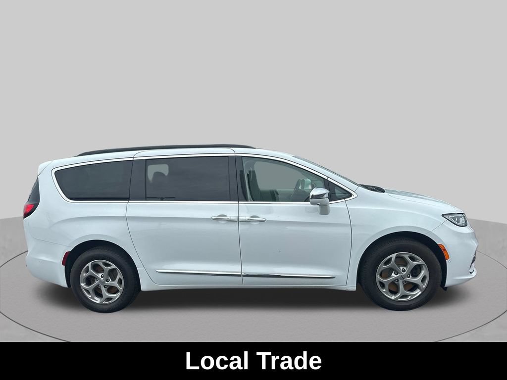 Used 2022 Chrysler Pacifica Limited AWD/4WD image 7