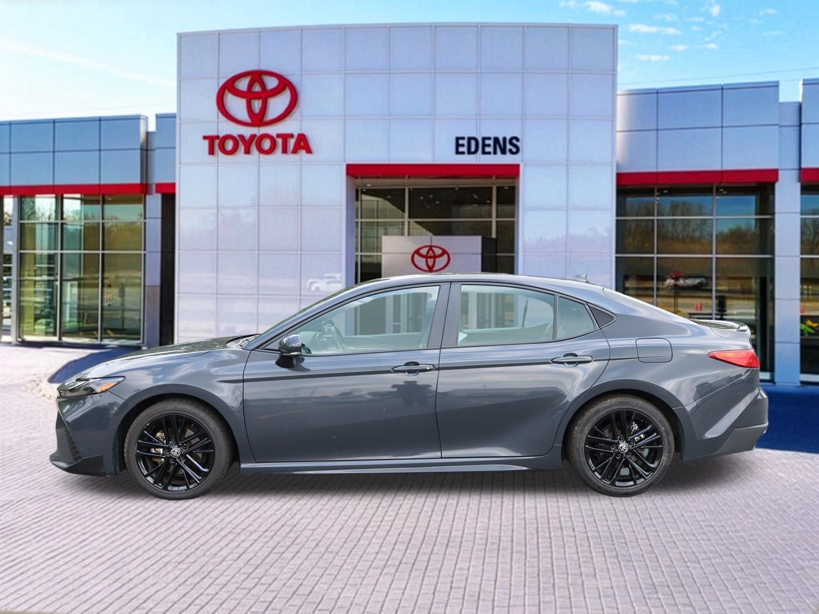 Used 2025 Toyota Camry SE FWD image 8