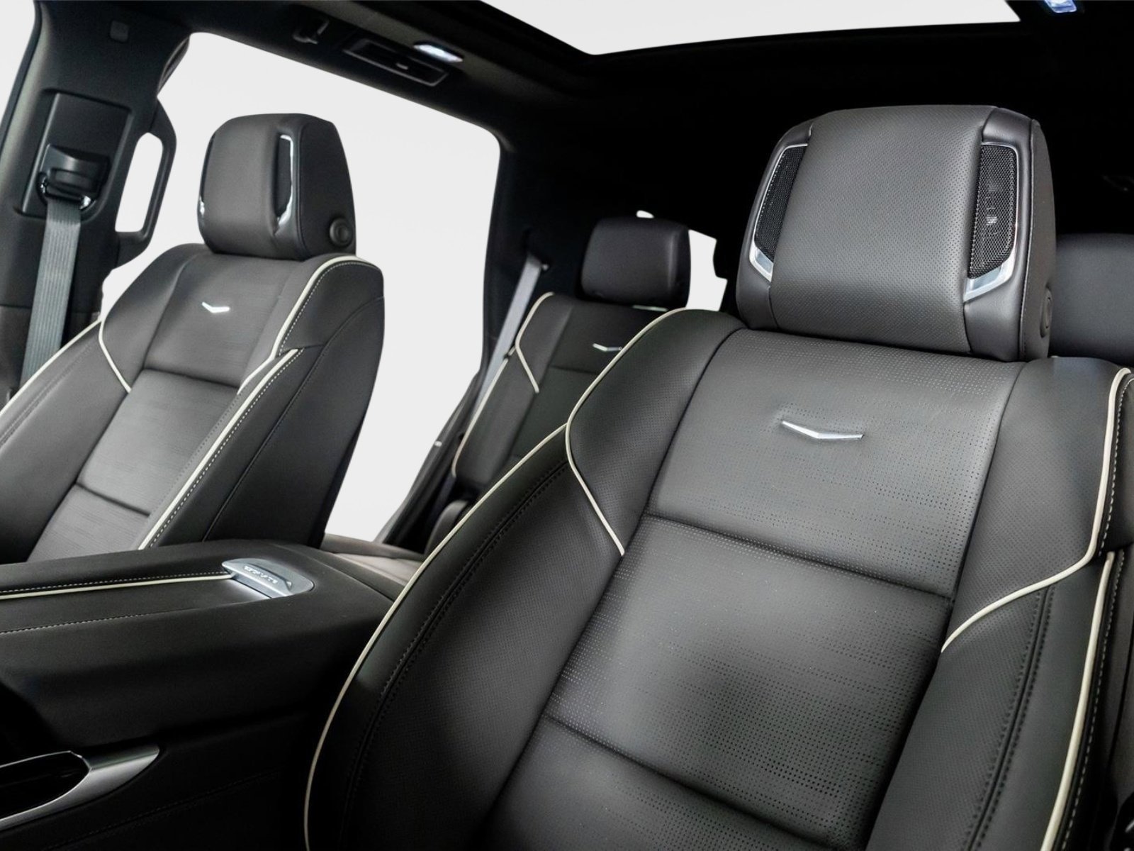 Used 2026 Cadillac Escalade Sport image 3