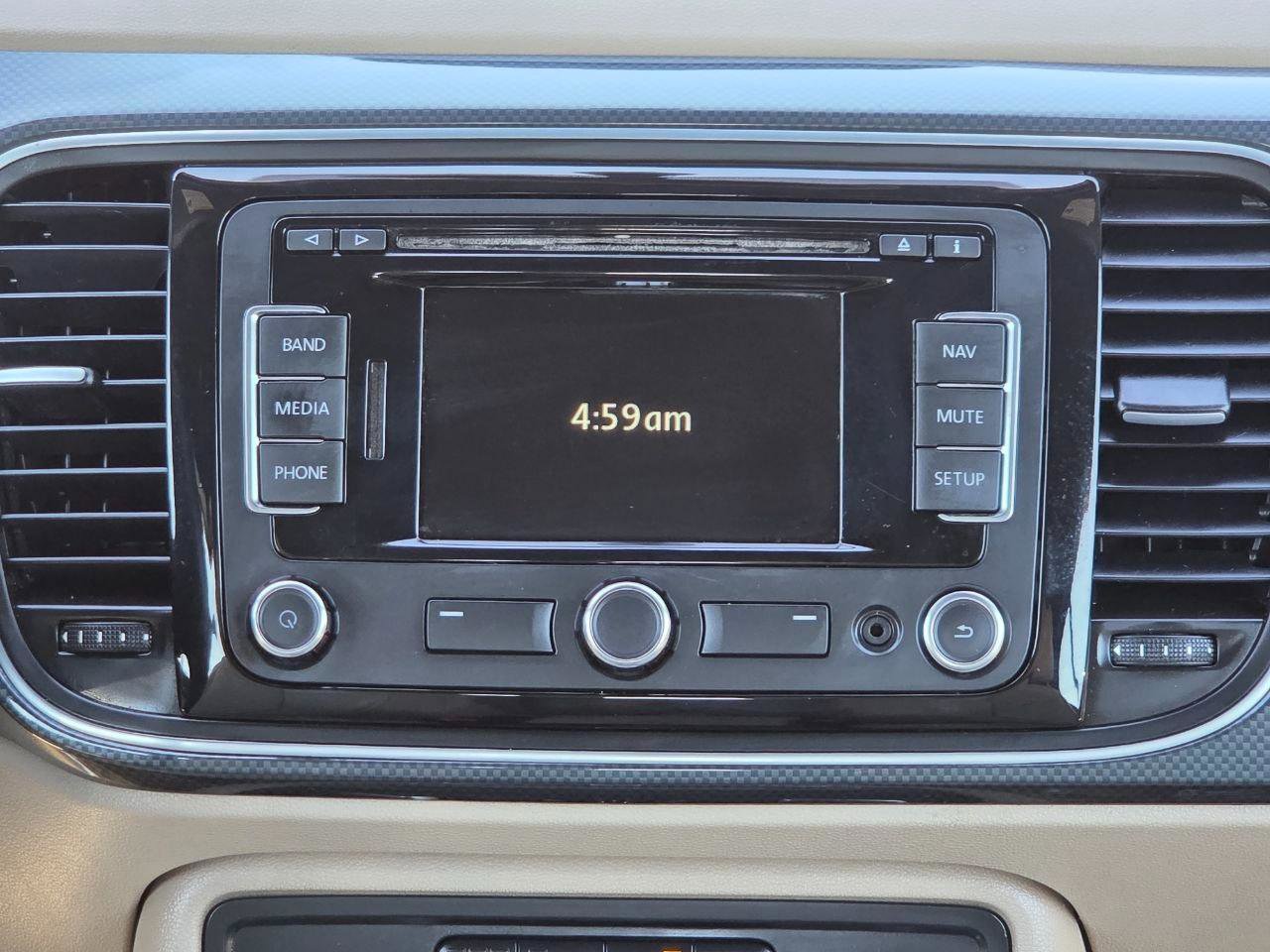 Used 2013 Volkswagen Beetle Turbo 60's Edition FWD image 22