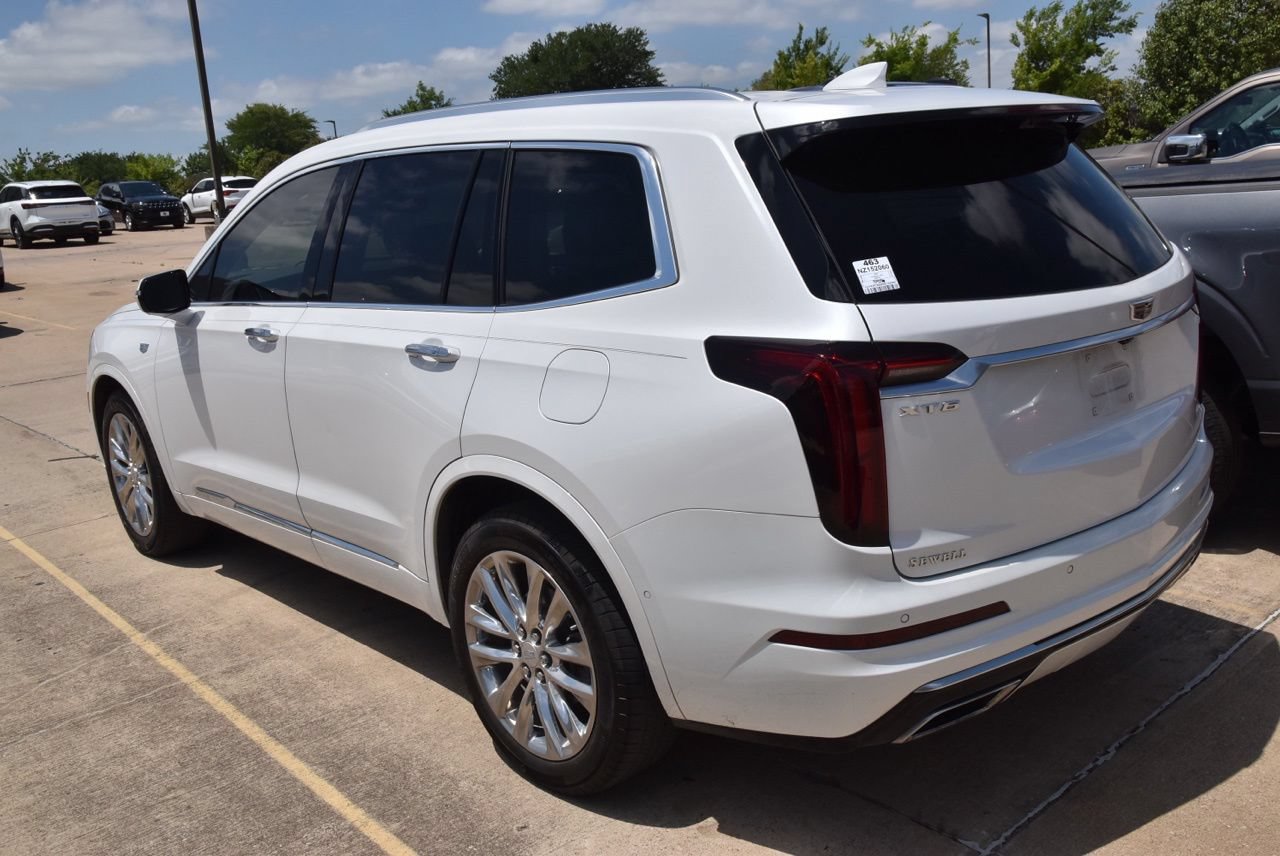 Used 2022 Cadillac XT6 Premium Luxury w/ Technology Package FWD image 8