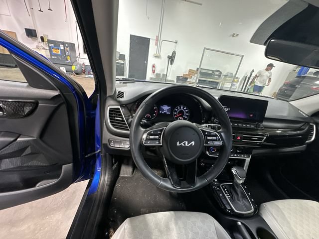 Used 2023 Kia Seltos EX AWD/4WD image 15