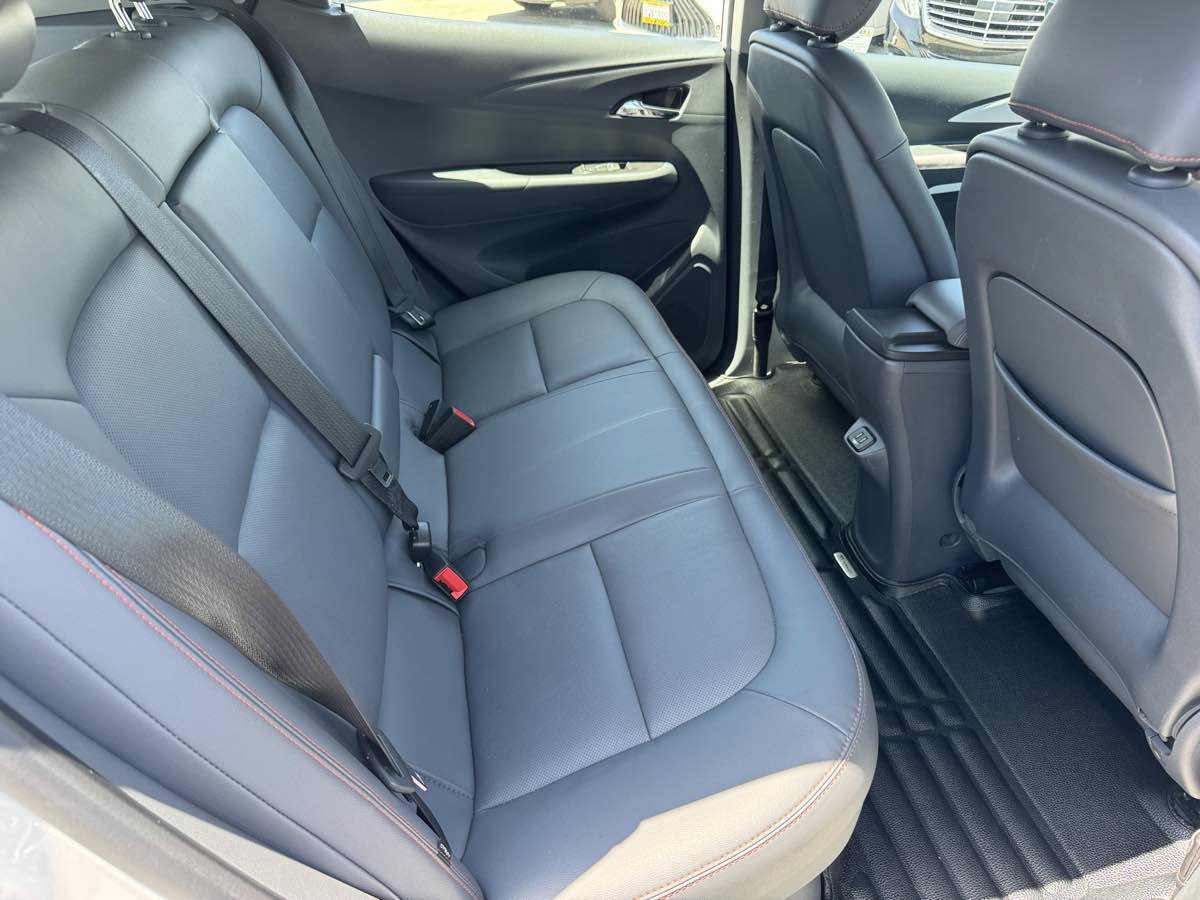 Used 2019 Chevrolet Bolt Premier w/ Infotainment Package FWD image 16
