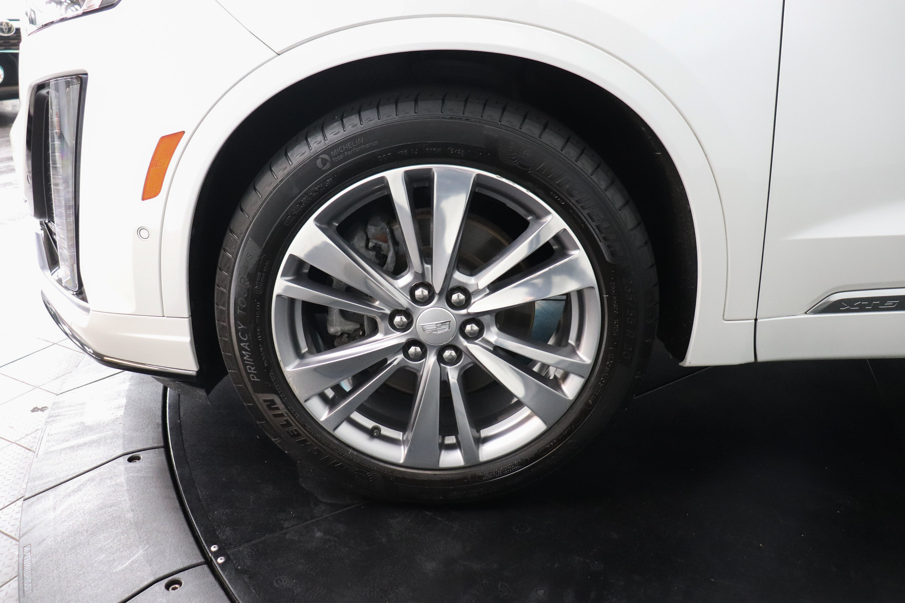 Used 2024 Cadillac XT6 Premium Luxury w/ Technology Package AWD/4WD image 11