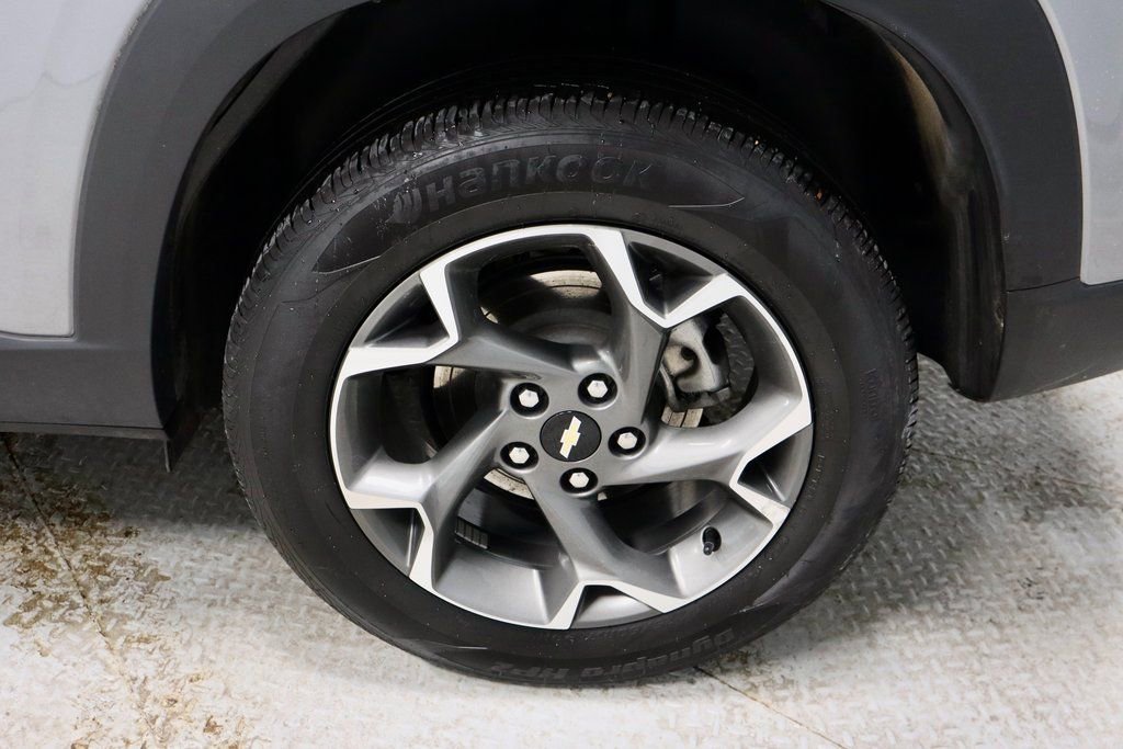 Used 2025 Chevrolet Trax LT w/ Driver Confidence Package image 19