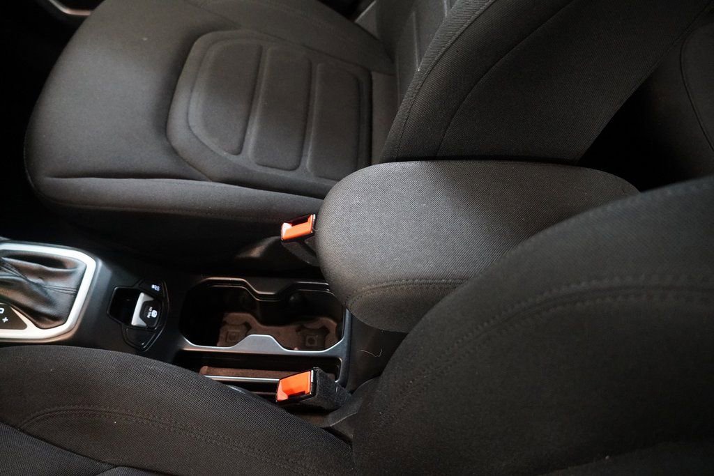 Used 2020 Jeep Renegade Latitude w/ Cold Weather Group image 21