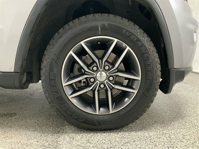 Used 2018 Jeep Grand Cherokee Limited AWD/4WD image 12